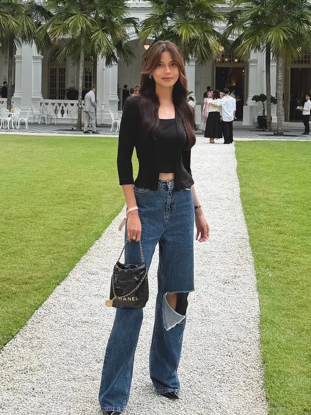 Sabrina Chairunnisa pakai kebaya di acara Chanel Singapore. [@sabrinachairunnisa_]