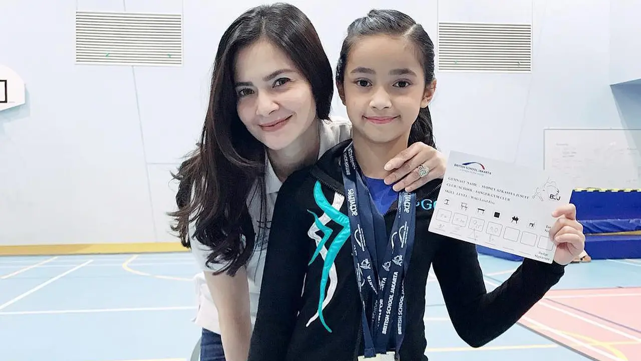 Cut Tari dan Sydney Azkassyah Yusuf