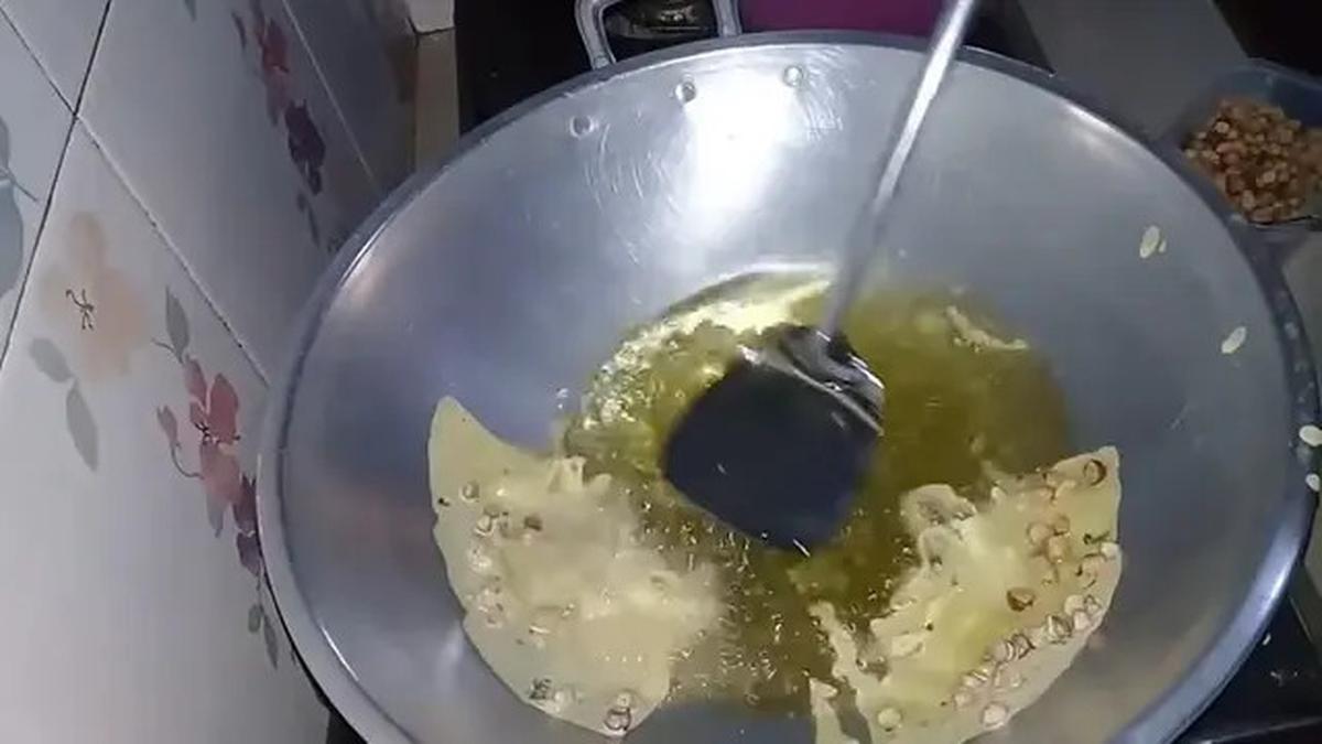 Rahasia Rempeyek Renyah Tanpa Tepung Beras, Tahan Hingga 1 Bulan