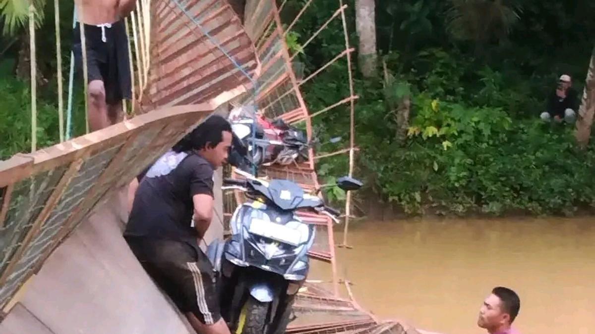 Jerit Histeris Warga saat Jembatan Gantung Ambruk Bikin Bocah 6 Tahun Terperosok ke Sungai