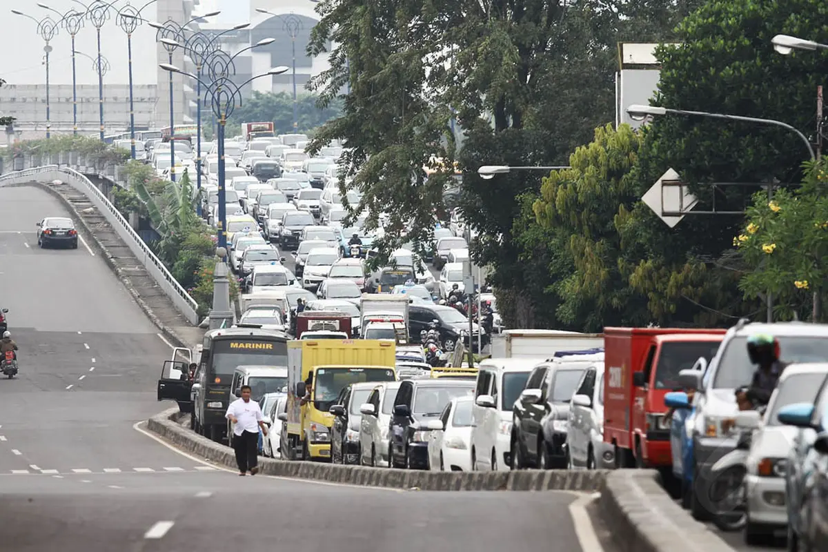 Prabowo-Hatta ke KPU, Jalan di Seputar Kuningan Macet 