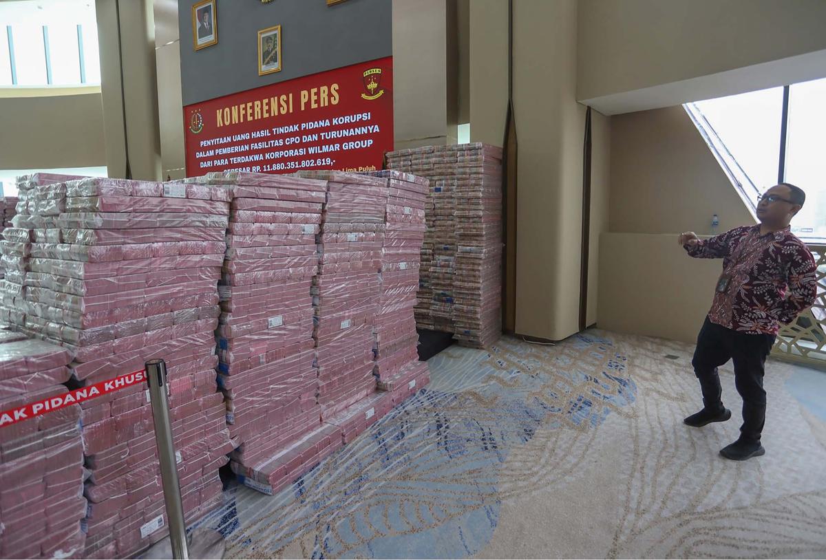 FOTO: Penampakan Uang 2 Trilyun Rupiah, Sitaan dari Wilmar Group di Kejagung Jakarta