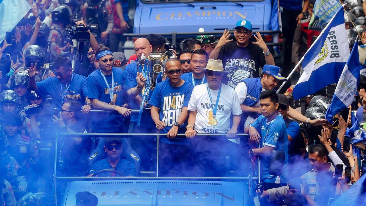 FOTO: Rbuan Boboh Iringi Pawai Persib Bandung