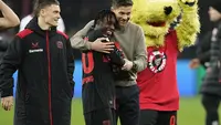 Selebrasi pemain Bayer Leverkusen Jeremie Frimpong. Pemuda 23 tahun itu diincar Manchester United (AP)