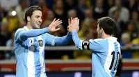 Gonzalo Higuain dan Lionel Messi (JONATHAN NACKSTRAND / AFP)