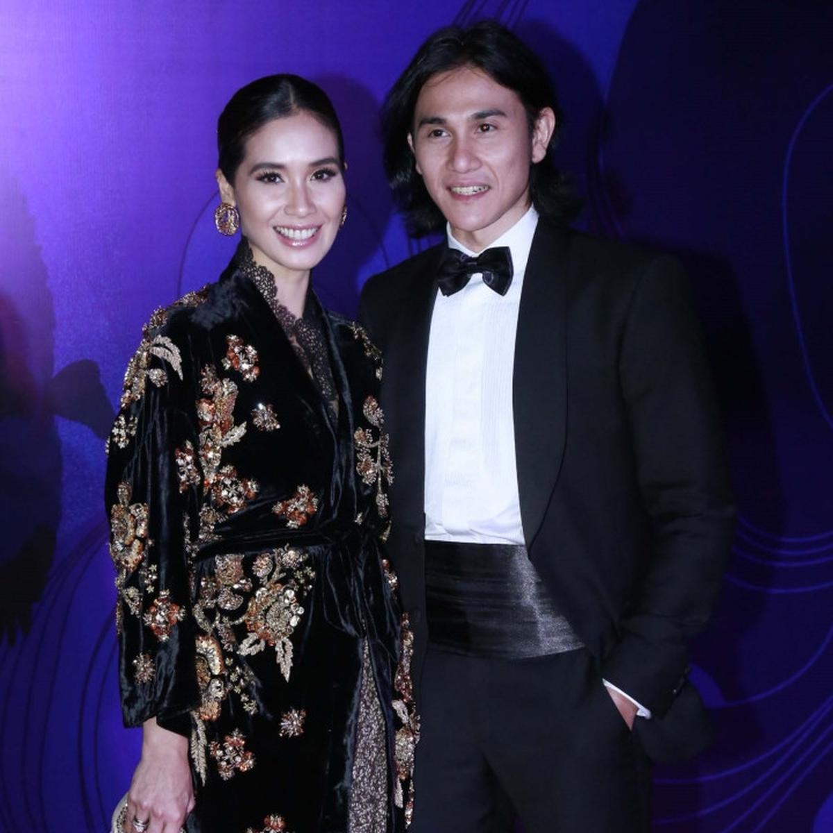 Jarang Umbar Kemesraan, Terungkap Pertemuan Vino G Bastian dan Marsha Timothy Berawal Dari Sebuah 'Tragedi'