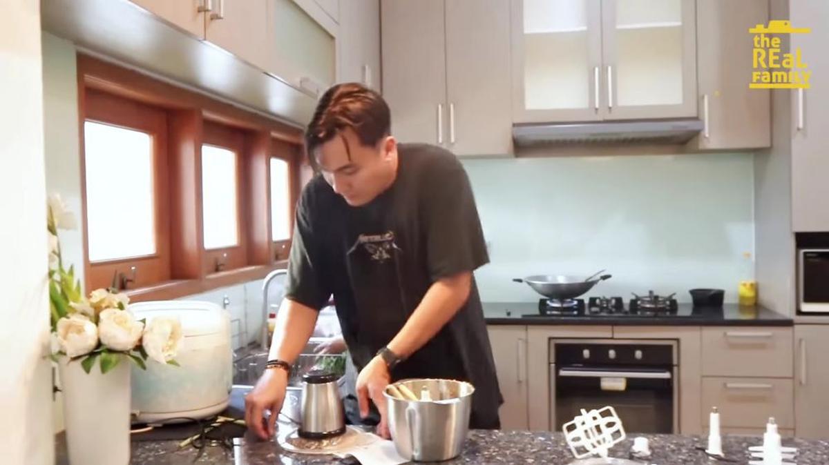7 Potret Dapur Artis dengan Beragam Bentuk, Dari yang Mewah Banget Sampai yang Unik
