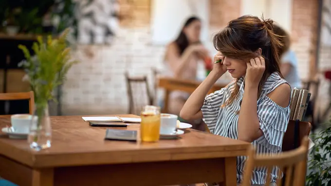 wanita january pura pura kaya