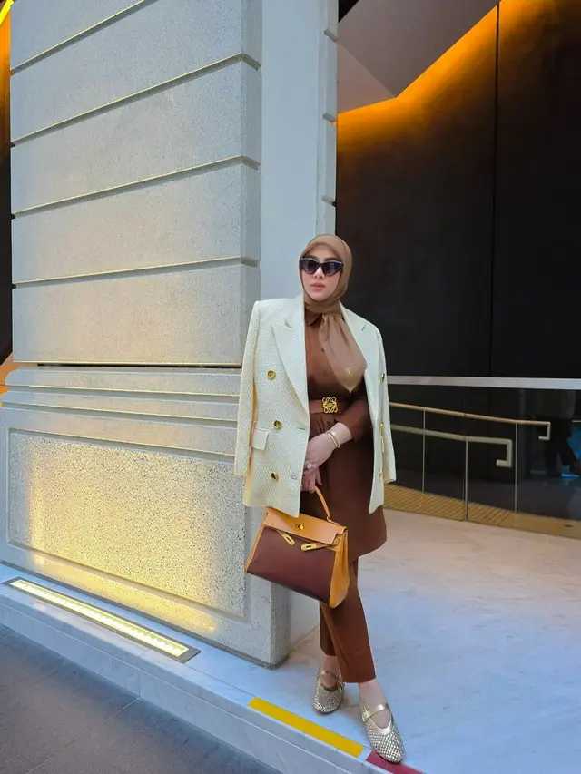 Gaya Mahal Syahrini Momong Baby R, Comeback dengan Pesona Khas Sosialita dengan Konsisten Jinjing Tas Hermes