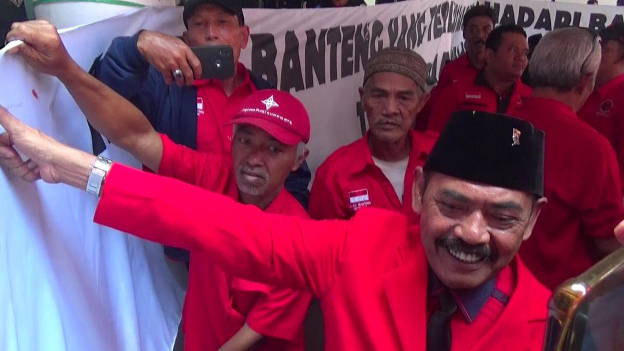 FX Rudy Pimpin Kader PDIP Solo Aksi Cap Jempol Darah, Dukung Megawati Kembali Jadi Ketua Umum