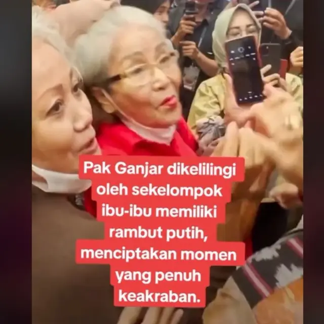 Momen Unik Ganjar Pranowo Dikerubungi Ibu-Ibu Berambut Putih di Mal