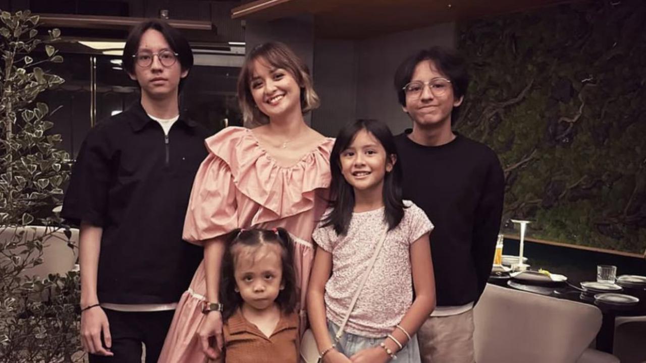 Pesona Joanna Alexandra Tetap Cantik dan Elegan Saat Urus 4 Anak Sendiri, Definisi Wanita Tangguh