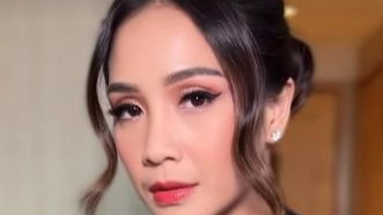 Aksi romantis Raffi kemudian ramai diunggah kembali di akun fans keduanya. Bahkan para fans menyebut Raffi semakin bucin kepada istrinya.