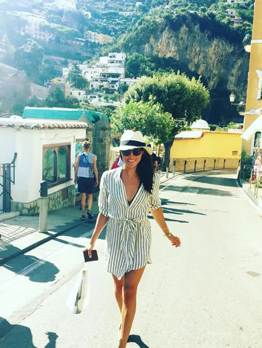 Belum lama ini Meghan Markle diisukan sedang berbadan dua. Padahal ia dan Pangeran Harry belum bertunangan, apa lagi  menikah. Namun benarkah jka Meghan hamil sebelum menikah? (Instagram/meghanmarkle)