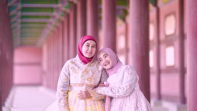 Potret Kebersamaan Fatin Shidqia dan Ibunda yang Awet Muda. (Sumber: Instagram.com/fatin30)