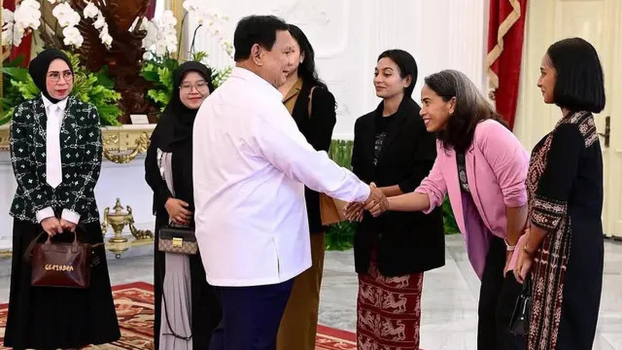 6 Potret Prabowo Ketemu Melly Goeslaw dan Tim Film Women from Rote Island, Menuju Piala Oscar 2025