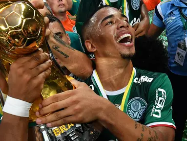 Bulan Januari ini penyerang Palmeiras, Gabriel Jesus, akan mulai bergabung dengan klub Liga Inggris, Manchester United. Pemuda 19 tahun asal Brasil itu sudah dibeli City sejak Agustus lalu dengan harga 27 juta poundsterling. (AFP/Nelson Almeida)