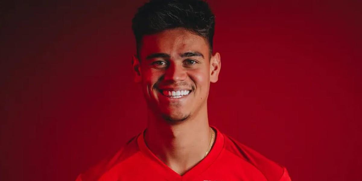 Mees Hilgers Belum Debut Sudah Punya Julukan di Timnas Indonesia: El Nyengir