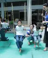 Tidak hanya mengunjungi istansi pemerintah, para finalis Puteri Indonesia 2017 juga mengunjungi anak-anak dan balita di sebuah yayasan. Bermain, mendongeng bersama anak-anak kurang mampu. (Deki Prayoga/Bintang.com)