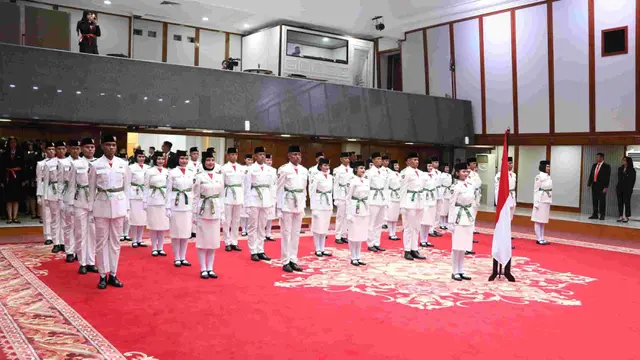 Sebanyak 42 siswa dan siswi dikukuhkan sebagai Pasukan Pengibar Bendera Pusaka (Paskibraka) Tingkat Provinsi DKI Jakarta Tahun 2025 di Balai Agung, Balai Kota Jakarta.