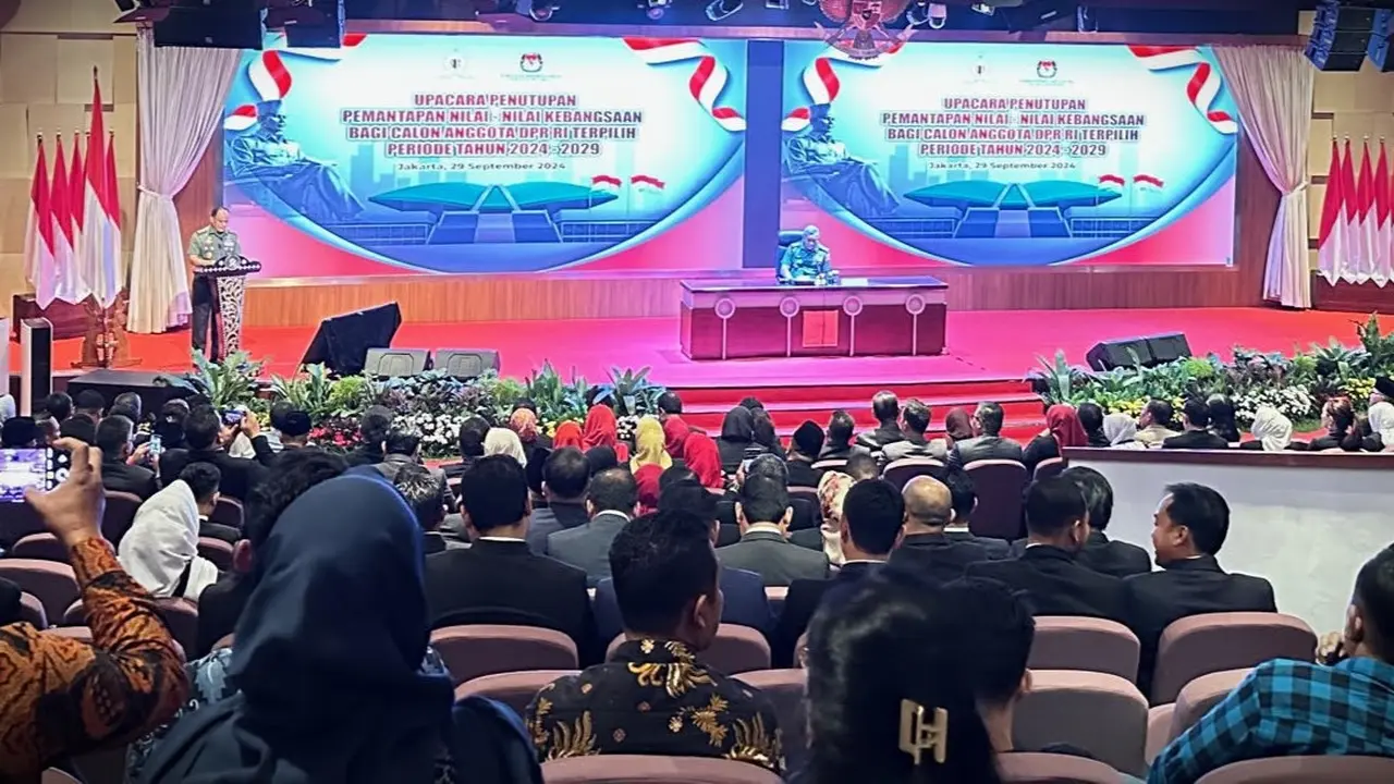 Plt. Gubernur Lemhannas RI Letjen TNI Eko Margiyono memimpin Upacara Penutupan Pemantapan Nilai-Nilai Kebangsaan Bagi Calon Anggota DPR RI 2024-2029 yang digelar KPU.