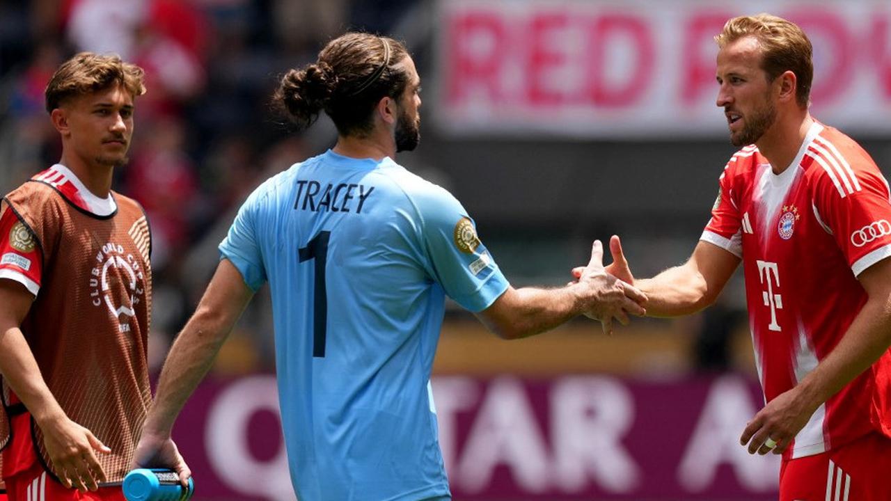 FOTO: Tak Biasa! Kiper Auckland City Conor Tracey yang Dibobol 10 Gol oleh Bayern Munchen Ternyata Penjaga Gudang
