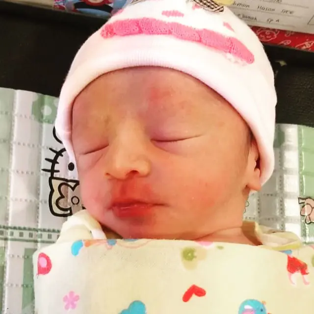 Dikaruniai Anak Pertama, Ini 6 Potret Kebahagiaan Keluarga Kecil Meidian Maladi