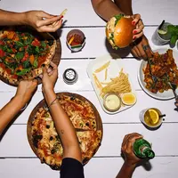 Intip keseruan pesta pizza dalam rangka ulang tahun kedua Luigi (Foto: Luigi's Hot Pizza)
