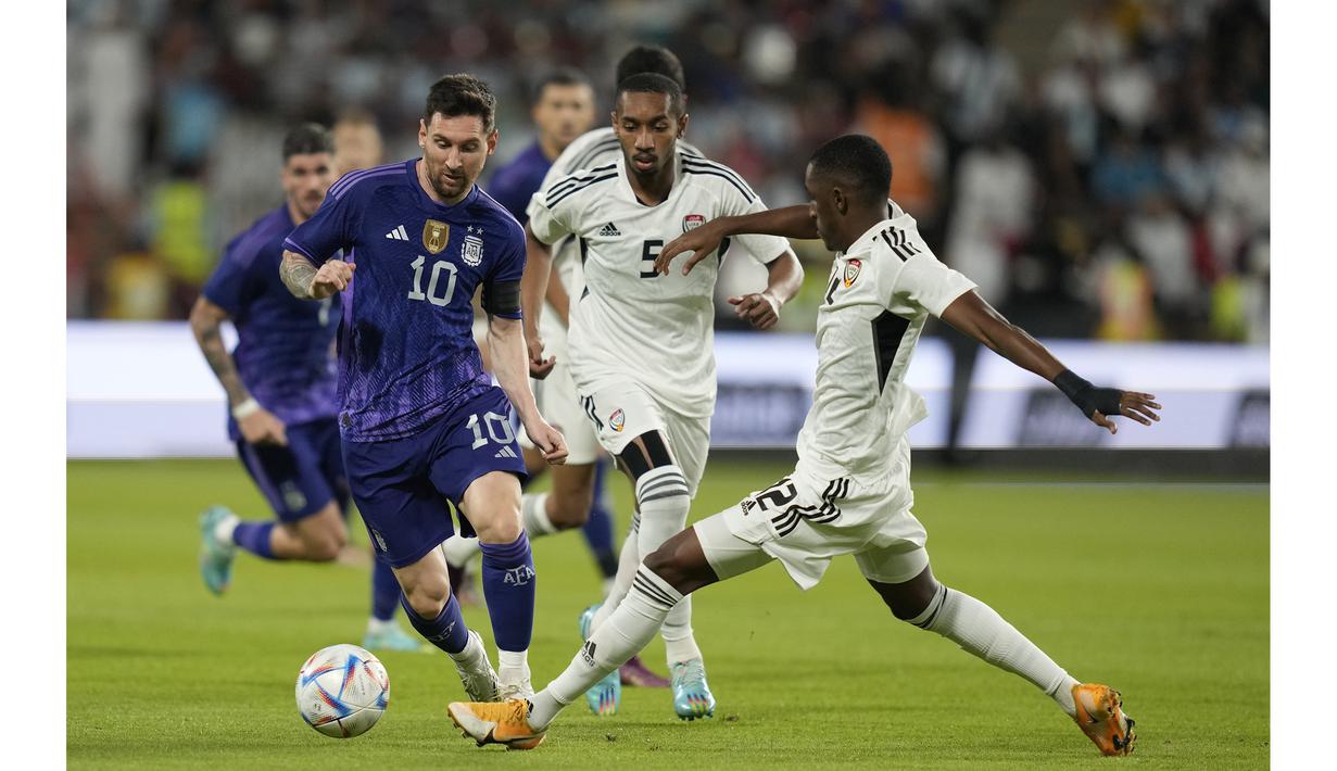 Messi dipercaya pelatih Lionel Scaloni tampil 90 menit saat melawan Timnas UEA dalam pertandingan pemanasan menjelang Piala Dunia 2022. (AP Photo/Kamran Jebreili)