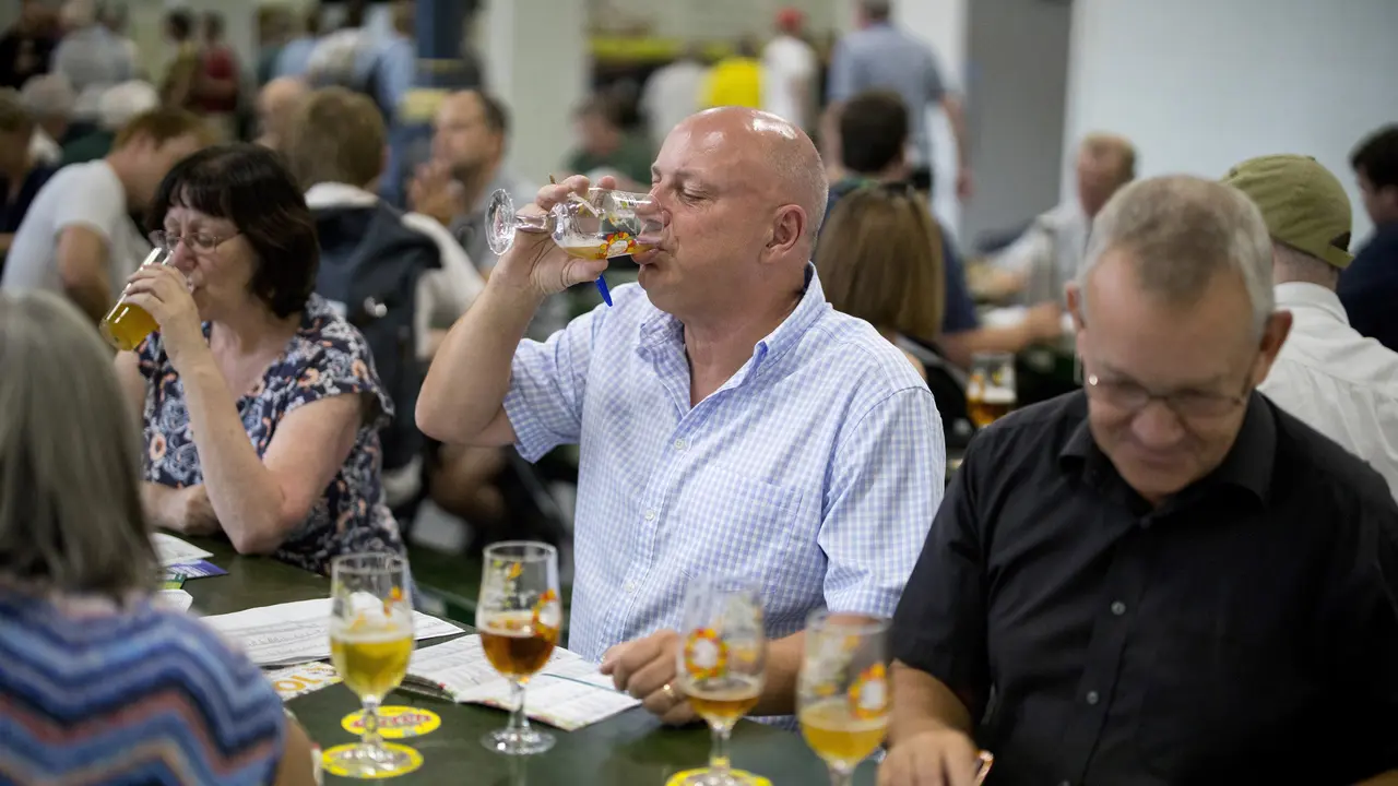 Intip Keseruan Pesta Minum Bir di London