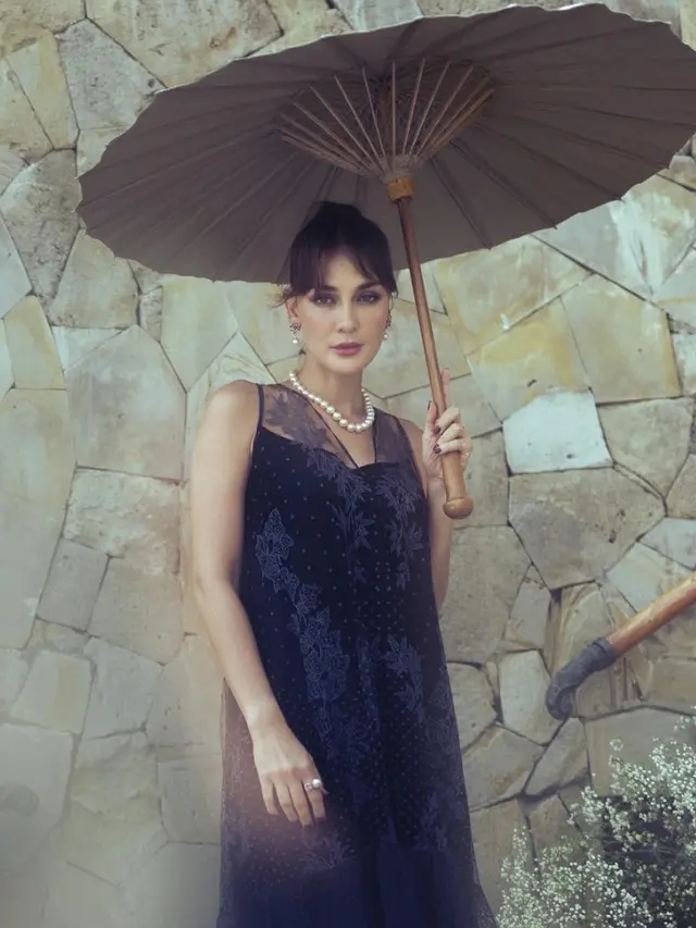 Gaya rambut Luna Maya