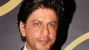 Memiliki karier yang gemilang serta harta berlimpah rupanya tidak membuat aktor sekelas Shah Rukh Khan merasa cukup dengan apa yang telah ia miliki.  (AFP/Bintang.com)
