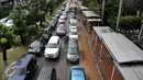 Kepadatan kendaraan di Jalan Jenderal Sudirman, Jakarta, Selasa (30/8). Pasca diguyur hujan, sejumlah ruas jalan utama di Jakarta mulai mengalami kemacetan. (Liputan6.com/Yoppy Renato)