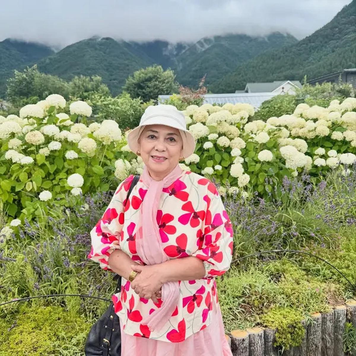 Foto Yanni Mulyaningsih, Ibunda Annisa Pohan yang Awet Muda dan Tetap Stylish di Usia 71 Tahun