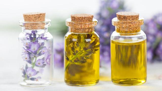 Menenangkan Pikiran dengan Minyak Esensial