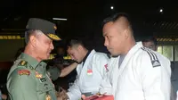 Kepala Staf Angkatan Darat (Kasad) Jenderal TNI Mulyono meninjau pelatnas Judo di Dojo Ciloto, Jawa Barat, Senin (13/11/2017). (Istimewa)