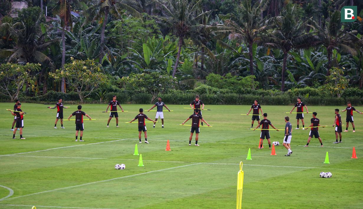 Sesi latihan pertama ini baru diikuti 23 pemain dari total 32 pemain yang dipanggil. (Bola.com/Alit Binawan)