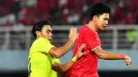 Timnas Indonesia U-19 melawan Timnas Malaysia U-19 di babak semifinal Piala AFF U-19 2024. (Bola.com/Dok.X FAM).