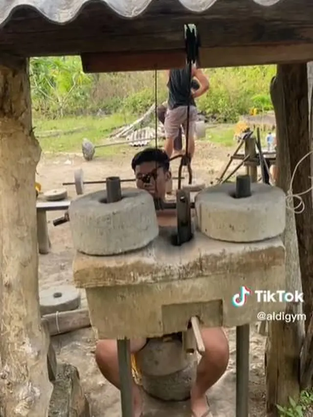 Kampung Ini Punya Gym dengan Kearifan Lokal, Alat Terbuat dari Semen dan Kayu