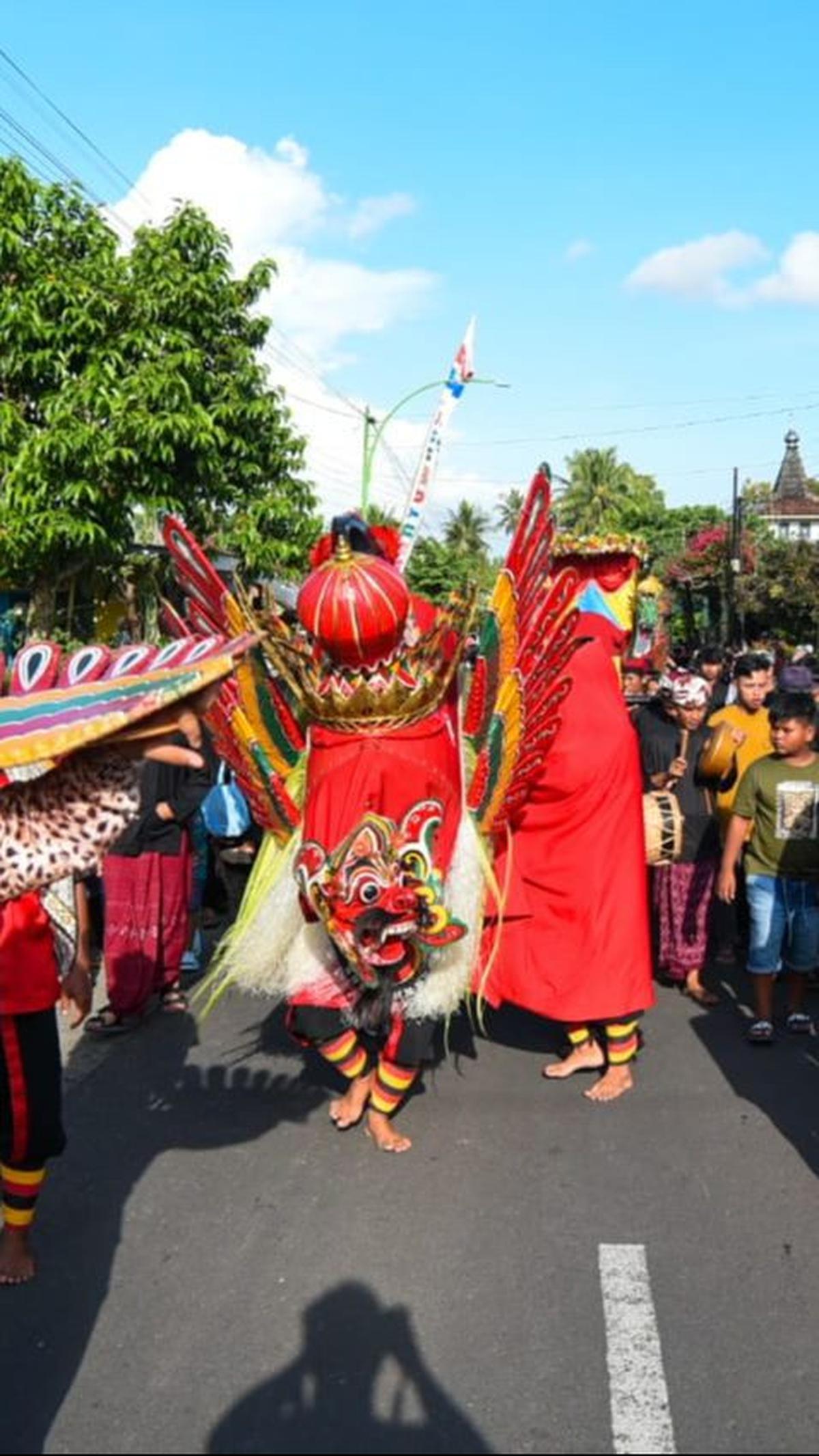 1. Barong Ider Bumi.