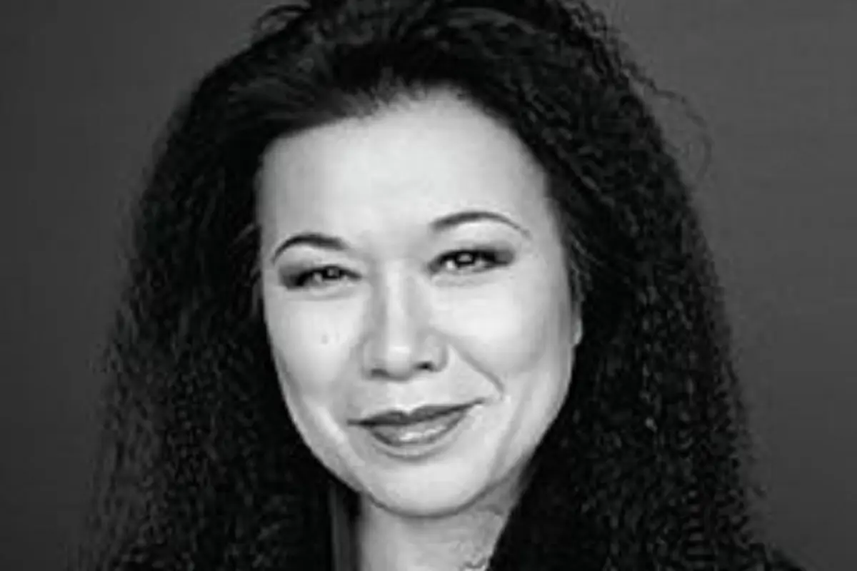 Eiko Ishioka, desainer surealis dengan karya yang mendunia. (Sumber Foto: Wikipedia)