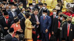 Menko Perekonomian Airlangga Hartarto dan Menteri Pertahanan Prabowo Subianto menghadiri Sidang Tahunan MPR dan Sidang Bersama DPR - DPD Tahun 2022 di Gedung Nusantara, Kompleks Parlemen, Senayan, Jakarta, Selasa (16/8/2022). Sidang dihadiri langsung oleh Presiden Joko Widodo (Jokowi), Wakil Presiden Ma'ruf Amin, serta jajaran menteri-menteri kabinet Jokowi serta para ketua lembaga. (Liputan6.com/Johan Tallo)