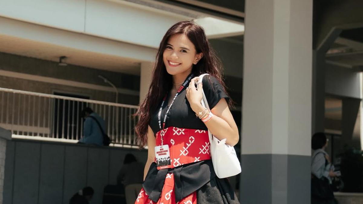Audi Marissa Rayakan Anniversary BTS ke-13 di Korea, Padukan Kebaya dan Batik dengan Gaya K-Pop yang Manis