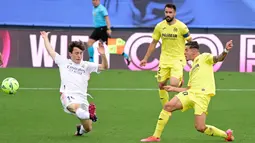 Pemain Villarreal, Yeremi Pino, mencetak gol ke gawang Real Madrid pada laga Liga Spanyol di Stadion Alfredo di Stefano, Sabtu (22/5/2021). Real Madrid menang dengan skor 2-1. (AFP/Javier Soriano)