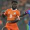 Gelandang Timnas Republik Demokratik Kongo, Gael Kakuta (kanan) menguasai bola dibayangi gelandang Pantai Gading, Franck Kessie pada laga semifinal Piala Afrika 2023 di Alassane Ouattara Olympic Stadium, Abidjan, Rabu (7/2/2024) malam waktu setempat. (AP Photo/Sunday Alamba)