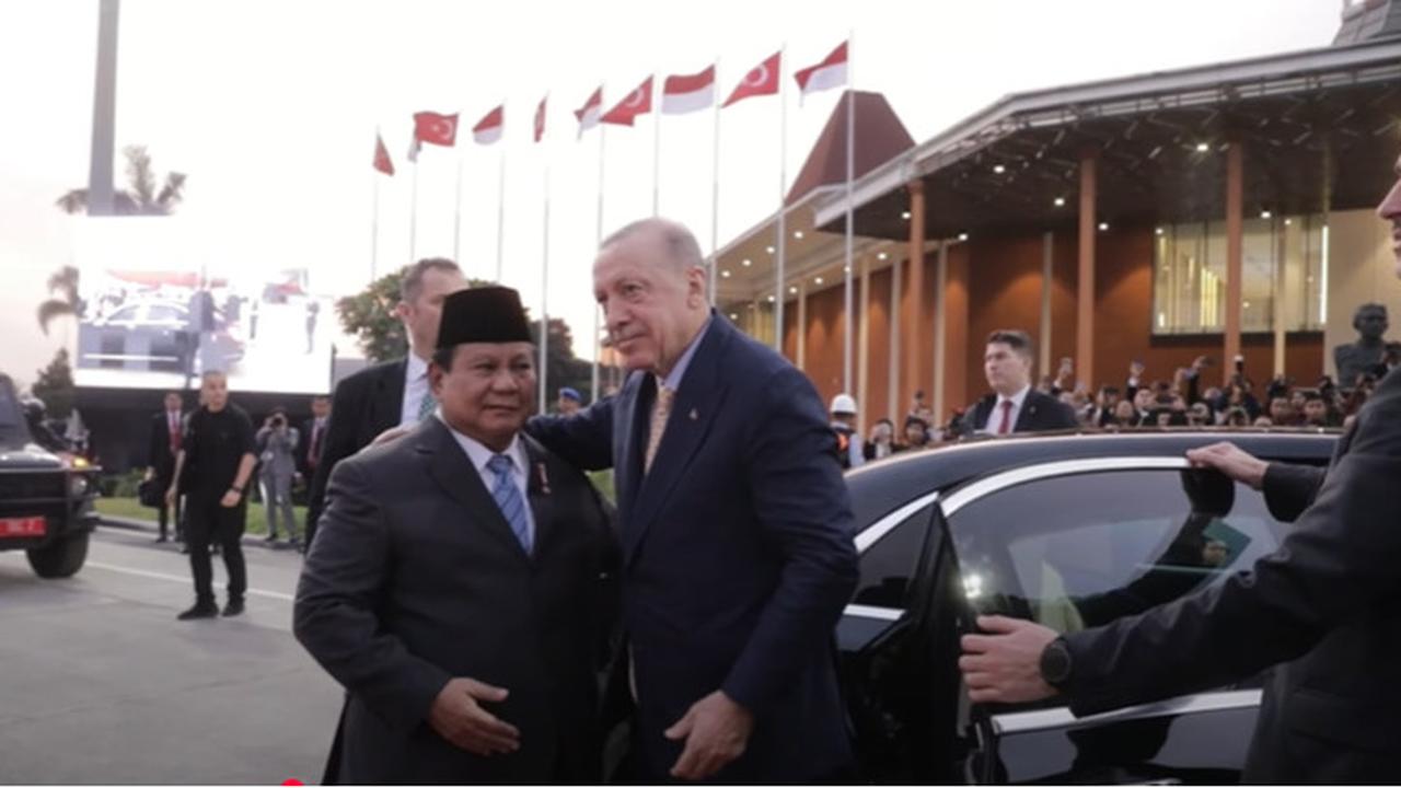 Manisnya Erdogan Peluk Hangat Prabowo di Atas Karpet Merah di Bandara, Tanda Perpisahan Pulang ke Turki
