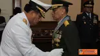 Citizen6, Jakarta: Penyematan Tanda Kehormatan dilakukan di Ruang Tamu Panglima TNI Merdeka Barat, Jakarta, Kamis (16/8). Penyematan ini didasari oleh Kepres RI Nomor 55/TK/Tahun 2012, tanggal 23 Juli 2012. (Pengirim: Badarudin Bakri).