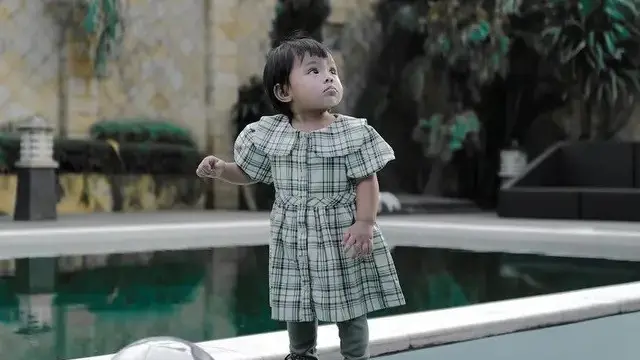 Inspirasi gamis lebaran anak 2025 (credit: instagram/attahalilintar)