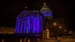 Monumen Pantheon diterangi cahaya berwarna biru untuk memperingati Hari Anak Sedunia di Paris, Selasa (19/11/2019). Hari Anak Sedunia yang diperingati setiap tanggal 20 November ini diresmikan pada tahun 1954 oleh United Nations atau Perserikatan Bangsa-bangsa (PBB). (THOMAS SAMSON/AFP)
