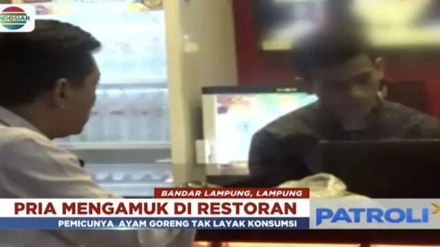 Tak menyangka paket ayam goreng yang dibelinya basi, seorang pria di Bandar Lampung mengamuk di restoran cepat saji.